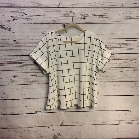 Anthropologie Tops - Melloday window pane design short sleeve top